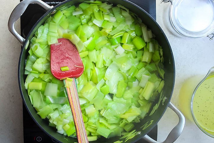 Súp khoai tây nóng hổi sánh mịn, mùa đông ăn là hợp nhất! - ảnh 2